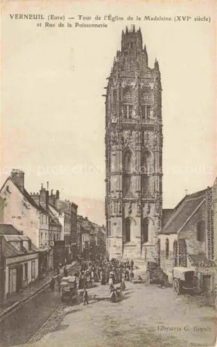 AK / Ansichtskarte Verneuil-sur-Avre 27 Eure Tour-de-l Église-de-la-Madeleine Rue-de-la-Poissonnerie Kirchturm Gotik Strassenszene Passanten