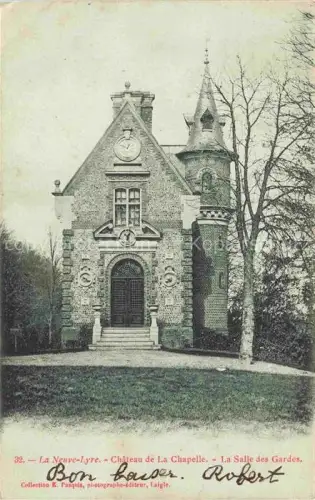 AK / Ansichtskarte La Neuve-Lyre EVREUX 27 Eure Château-de-la-Chapelle Salle-des-Gardes Turm Backstein Eingangshalle Baeume