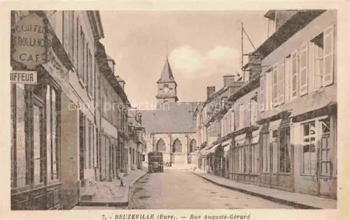 AK / Ansichtskarte Beuzeville BERNAY 27 Eure Rue-Auguste-Gérard Strassenszene Kirche Kirchturm Coiffeur Boulangerie Café Bus Geschaefte