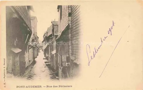 AK / Ansichtskarte Pont-Audemer BERNAY 27 Eure Rue-des-Pâtissiers Fachwerk Gasse enge Strasse Altstadt Holzhaeuser