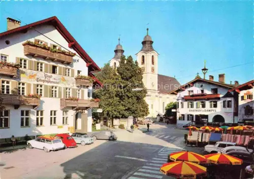 AK / Ansichtskarte St Johann Tirol AT Hauptplatz Post-Telegraphenamt Kirche Gasthof-Dampfl Marktschirme Autos Kirchturm