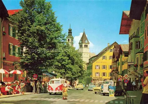 AK / Ansichtskarte Kitzbuehel Tirol AT Hauptstrasse Kirchturm VW-Bus Strassenszene Gasthof Tiefenbraeuu Hotel Passanten Autos