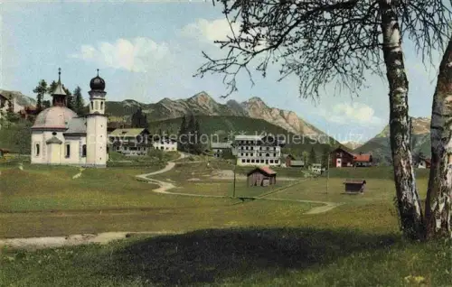 AK / Ansichtskarte SEEFELD Tirol AT Zwiebelturm Kirche Bergdorf Wiese Birke Berge Handkoloriert