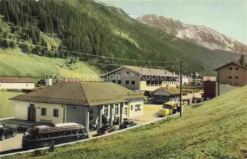 AK / Ansichtskarte Brennerpass 1372m Brenner Brennero Suedtirol IT Brennerpass Grenzbahnhof Postbus Autos Berge Grenzuebergang oesterreich-Italien