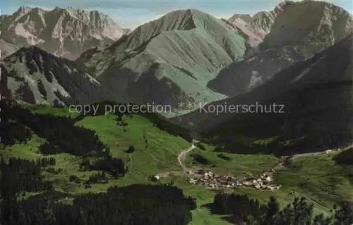 AK / Ansichtskarte Berwang Tirol AT Thaneller Zugspitze Bleispitze Gartnerwand Berge Tal Wald Dorf