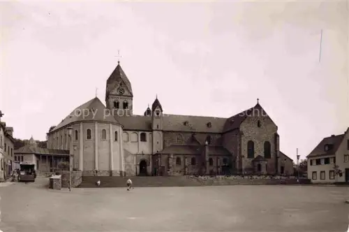 AK / Ansichtskarte Bendorf Rhein Mayen-Koblenz Rheinland-Pfalz Stiftskirche Romanik Kirchturm Apsis Platz Kirchenplatz