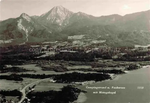 AK / Ansichtskarte Faakersee VILLACH Kaernten AT Campingstrand Mittagskogel See Berge Wald Camping Luftaufnahme