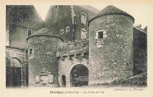 AK / Ansichtskarte Flavigny-sur-Ozerain Montbard 21 Cote-d Or Porte-du-Val Stadttor Tuerme Mittelalter Steinmauern Festung