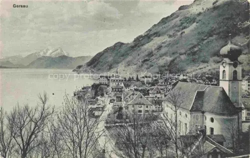 AK / Ansichtskarte Gersau Vierwaldstaettersee SZ Vierwaldstaettersee See Kirche Zwiebelturm Dorf Berge Uferpromenade