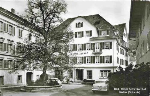 AK / Ansichtskarte BADEN  AG (Schweiz) Hotel-Schweizerhof Hotel Brunnen Platz Autos Baeume Fassade