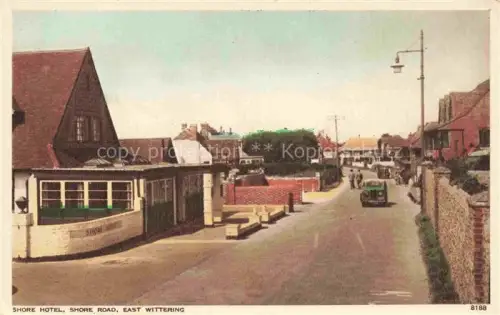 AK / Ansichtskarte East Wittering Shore-Hotel Shore-Road Strassenszene Bus Wohnhaeuser