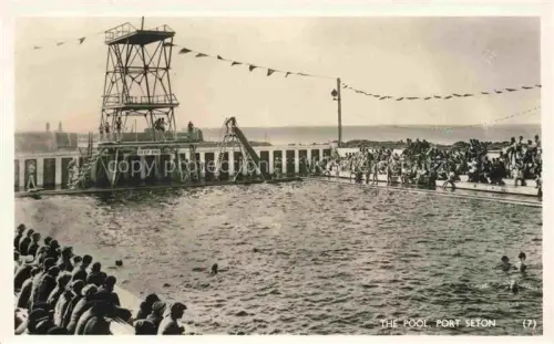 AK / Ansichtskarte Cockenzie & Port Seton Pool Schwimmbad Sprungturm Badegaeste Meer Deep-End Wimpel