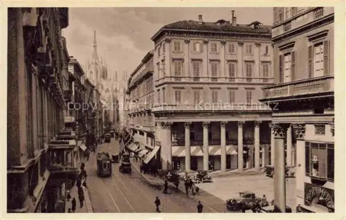 AK / Ansichtskarte MILANO Mailand IT Corso-Vittorio-Emanuele Duomo Strassenbahn Autos Strassenszene Saeulen Profumeria
