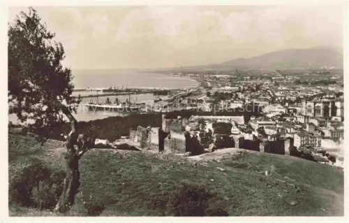 AK / Ansichtskarte MALAGA Andalucia ES Hafen Panorama Schiffe Stadtblick Berge Kueste Ruinen