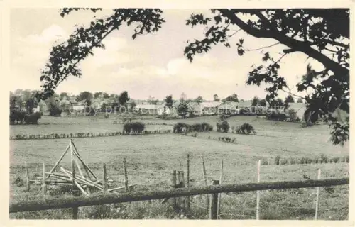 AK / Ansichtskarte Honsfeld Liege Belgie Panorama Dorf Felder Bauernhoefe Weidezaun Baeume Huegel
