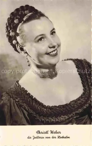 AK / Ansichtskarte BAD REICHENHALL Bayern Jodlerin Tracht Portrait Haarschmuck Perlenkette Dirndl