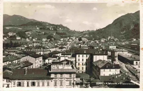 AK / Ansichtskarte Chiasso TI Stadtansicht Panorama Haeuser Berge Bahnhof Daecher Stadtgebiet