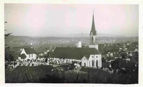 AK / Ansichtskarte Villmergen Bremgarten AG Kirche Friedhof Kirchturm Stadtpanorama Huegel Wohnhaeuser Tal