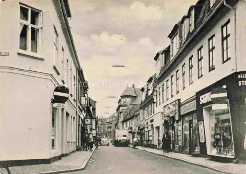 AK / Ansichtskarte Helsingor Frederiksborg DK Stjernegade Strassenszene Geschaefte Stadttor LKW Auto Passanten