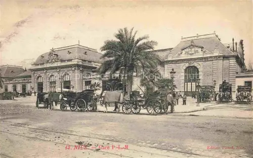 AK / Ansichtskarte NICE   Nizza 06 Alpes-Maritimes Gare-P-L-M Bahnhof Pferdekutschen Palme Platz Passanten