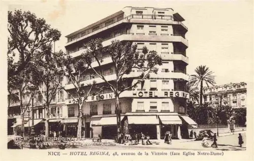 AK / Ansichtskarte NICE   Nizza 06 Alpes-Maritimes Hotel-Régina Avenue-de-la-Victoire Eglise-Notre-Dame Palmen Passanten