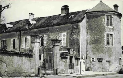 AK / Ansichtskarte Perrogney-les-Fontaines LANGRES 52 Haute-Marne Herrenhaus Rundturm Zapfsaeule Martini-Werbung Portal Tor