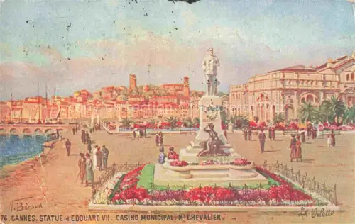 AK / Ansichtskarte CANNES 06 Alpes-Maritimes Statue-d Edouard-VII Casino-Municipal Hafen Promenade Palmen Stadtansicht Menschenmenge
