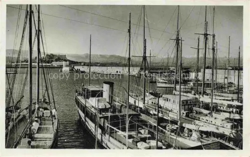 AK / Ansichtskarte ANTIBES 06 Alpes Maritimes Port Fort-Carré Hafen Segelboote Dampfer Festung Berge