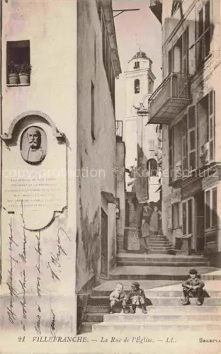 AK / Ansichtskarte Villefranche-sur-Mer NICE 06 Alpes-Maritimes Rue-de-l Eglise Gasse Treppe Kirchturm Kinder Gedenkplakette Altstadt