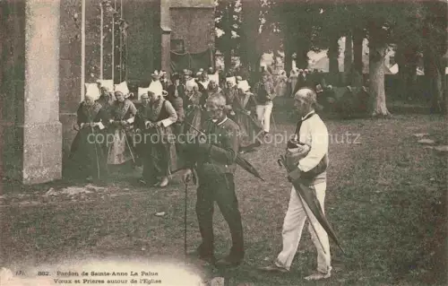 AK / Ansichtskarte Plonevez-Porzay Chateaulin 29 Finistere Sainte-Anne-La-Palue Pardon Prozession Tracht Soldaten Kirche Pilger