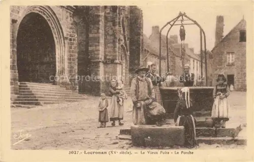 AK / Ansichtskarte Locronan Chateaulin 29 Finistere Vieux-Puits Porche Kirche Brunnen Tracht Frauen Kinder Dorfplatz