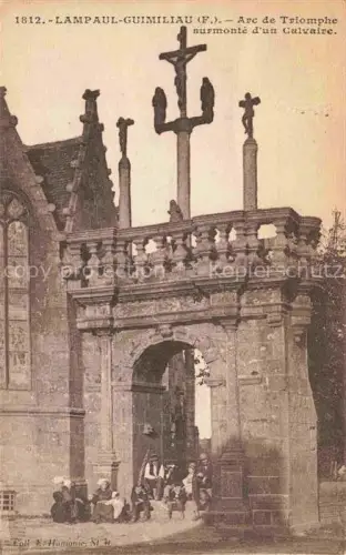 AK / Ansichtskarte Guimiliau Lampaul-Guimiliau Ile d Ousessant MORLAIX 29 Finistere Arc-de-Triomphe Calvaire Kreuz Kirchenportal Tracht Frauen