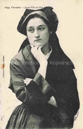 AK / Ansichtskarte Ile-de-Sein QUIMPER 29 Finistere Jeune-Fille Tracht Coiffe Portrait Pensive Île-de-Sein