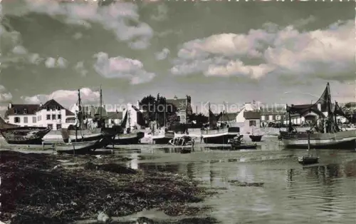 AK / Ansichtskarte Plobannalec-Lesconil Le-Port Fischerboote Hafen Ebbe Haeuser Kueste