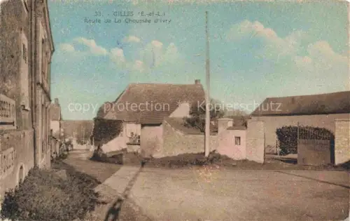 AK / Ansichtskarte Gilles DREUX 28 Eure-et-Loir Route-de-la-Chaussée-d Ivry Dorfstrasse Bauernhaeuser Tor Strassenszene