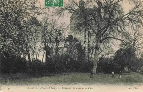 AK / Ansichtskarte Auneau CHARTRES 28 Eure-et-Loir Château Tour Parc Schlossturm Baeume Spaziergaenger