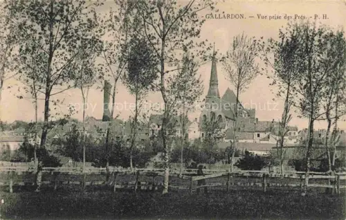 AK / Ansichtskarte Gallardon CHARTRES 28 Eure-et-Loir Kirche Kirchturm Ruine Baeume Wiese Daecher Panorama