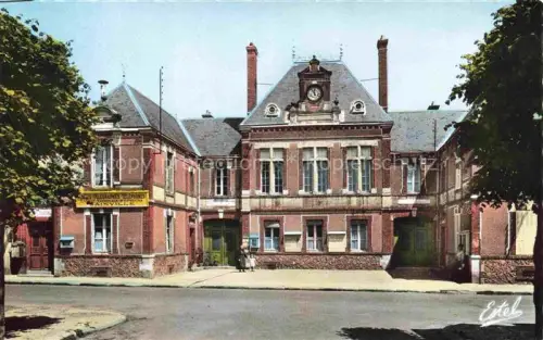 AK / Ansichtskarte Sainville CHARTRES 28 Eure-et-Loir Mairie-Ecole Post Rathaus Uhr Backsteingebaeude Baeume PTT