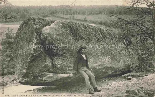 AK / Ansichtskarte Huelgoat Chateaulin 29 Finistere Rocher-tremblant Felsen Wald Mann Megalith Landschaft