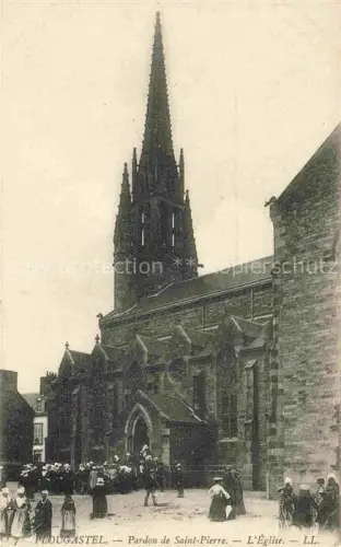 AK / Ansichtskarte Plougastel-Daoulas BREST 29 Finistere Pardon-de-Saint-Pierre Kirche Kirchturm Bretonische-Trachten Prozession Gotik Kirchplatz Menschenmenge