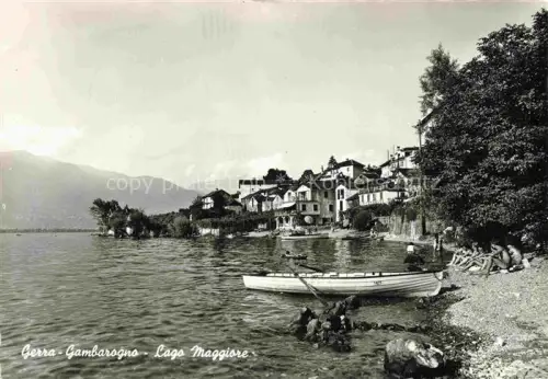 AK / Ansichtskarte Gerra Gambarogno Verzasca TI Lago-Maggiore Seeufer Boot Ortschaft Ristorante-Terrazza-al-Lago Berge Badegaeste