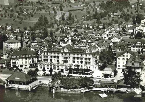 AK / Ansichtskarte Gersau Vierwaldstaettersee SZ Vierwaldstaettersee Grosshotel Uferpromenade Villenviertel Bootsanleger Ortschaft