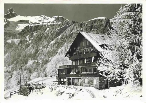 AK / Ansichtskarte Braunwald GL Bergfrieden Erholungsheim Chalet Winterlandschaft Schnee Berge Tannen Gebirge