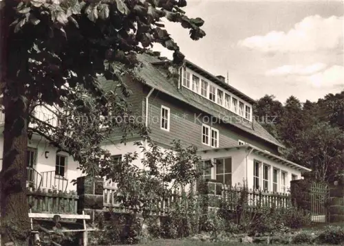 AK / Ansichtskarte Schoenbach Dillkreis HERBORN Hessen Jugendherberge Fachwerkhaus Garten Zaun Baeume