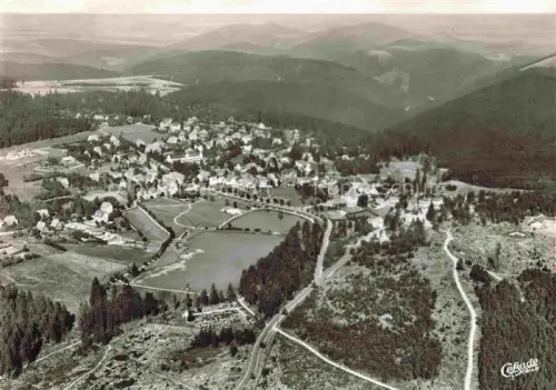 AK / Ansichtskarte Hahnenklee-Bockswiese Harz Fliegeraufnahme Harz Berge Wald Dorfansicht Kurort
