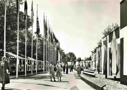 AK / Ansichtskarte SAFFA Ausstellung Zuerich ZH SAFFA Ausstellung Flaggen Fahnenmasten Pavilions Besucher Frauen Allee
