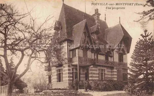 AK / Ansichtskarte Touville-sur-Montfort BERNAY 27 Eure Villa Fachwerkhaus Privathaus Baeume Park Balkon