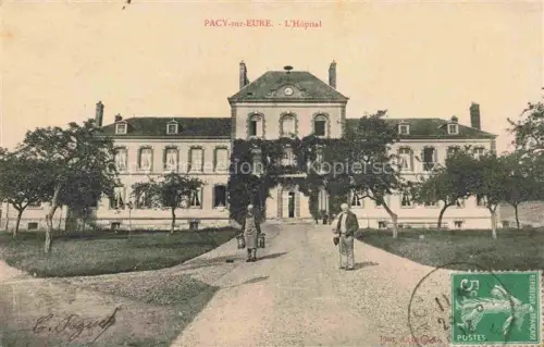 AK / Ansichtskarte Pacy-sur-Eure Evreux 27 Eure Hopital Eingangsallee Baeume Buergerhaus Passanten Einfahrt