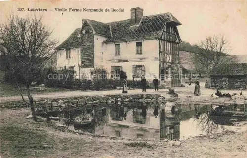AK / Ansichtskarte Louviers  LES ANDELYS 27 Eure Ferme-Normande-de-Becdal Fachwerk Bauernhof Teich Spiegelung Huehner Baeume Baeuerin