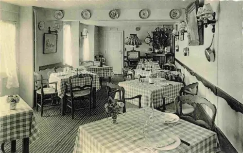AK / Ansichtskarte Beaumont-le-Roger BERNAY 27 Eure Hotel-de-Paris Speisesaal Restaurant Tische Stuehle Wandteller